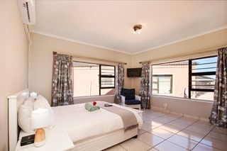 self catering accommodation bluewater bay king guest lodge room2 1