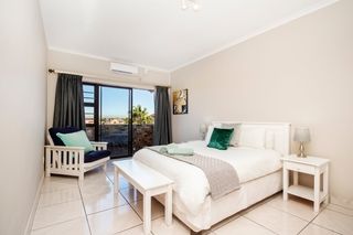 self catering accommodation bluewater bay king guest lodge room3 3