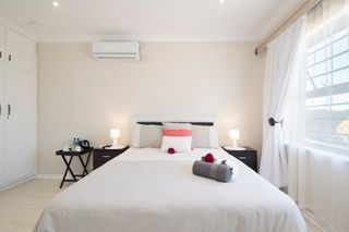 apartment styled accommodation self catering bluewater bay king guest lodge bedroom 1 2