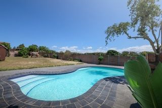 apartment styled accommodation self catering bluewater bay king guest lodge pool