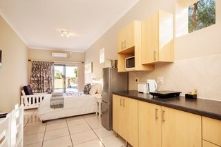 self catering accommodation bluewater bay king guest lodge room5 2