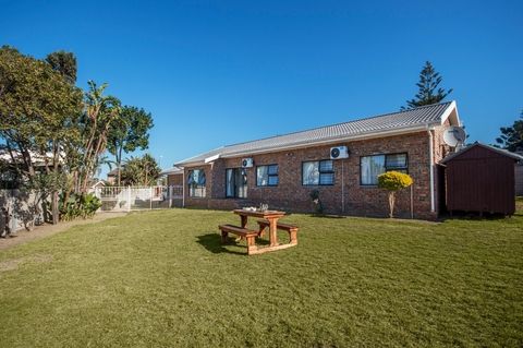 apartment styled accommodation self catering bluewater bay king guest lodge backyard