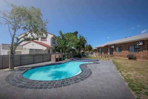 apartment styled accommodation self catering bluewater bay king guest lodge swim pool