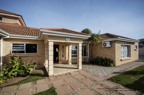 sea side accommodation guest lodge bluewater bay king 015